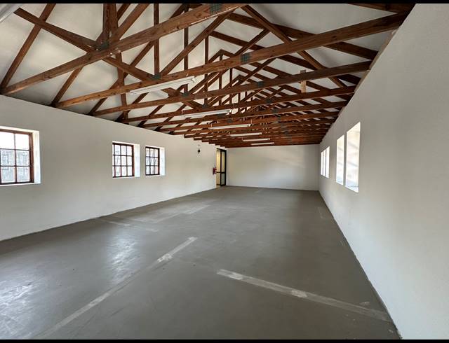 89M² OFFICE TO LET IN PARKMORE